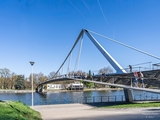 <font color="blue"><font size="+1"> La Passerelle "La Belle Ligeoise" favorise la circulation des pitons et des cyclistes entre le quartier des Guillemins, la Boverie et la Mdiacit et  a t inaugure le 2 mai 2016</font></font>