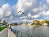 <font color="blue"><font size="+1"> La Passerelle "La Belle Ligeoise" favorise la circulation des pitons et des cyclistes entre le quartier des Guillemins, la Boverie et la Mdiacit et  a t inaugure le 2 mai 2016</font></font>