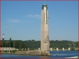 <font color20blue"><font size="+1"> Entre du canal Albert  Lige le Monsin, Lige est aujourd hui le deuxime port fluvial europen. Le monument  l entre du canal a t conu par l architecte Joseph Moutschen : sur la tour de 42 mtres de haut s adosse une statue du roi Albert Ier, roi des Belges </font></font>