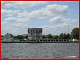 <font color="red"><font size="+1">Joli immeuble face au RAVeL 1 le long de la Meuse rive gauche  Hermalle-sous-Argenteau</font></font>