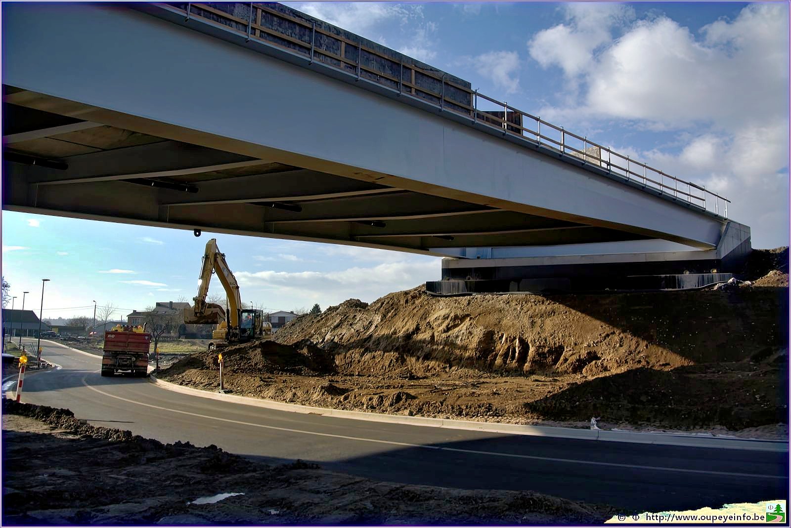 <font color="blue"><font size="+1"> Trilogiport - Hermalle-sous-Argenteau travaux construction pont Euregio</font></font>