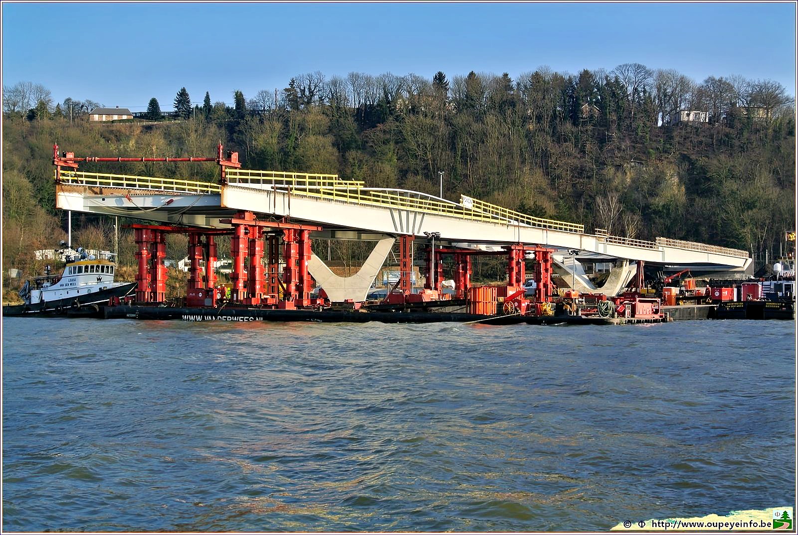 <font color="blue"><font size="+1"> Trilogiport - Hermalle-sous-Argenteau travaux construction pont Euregio</font></font>