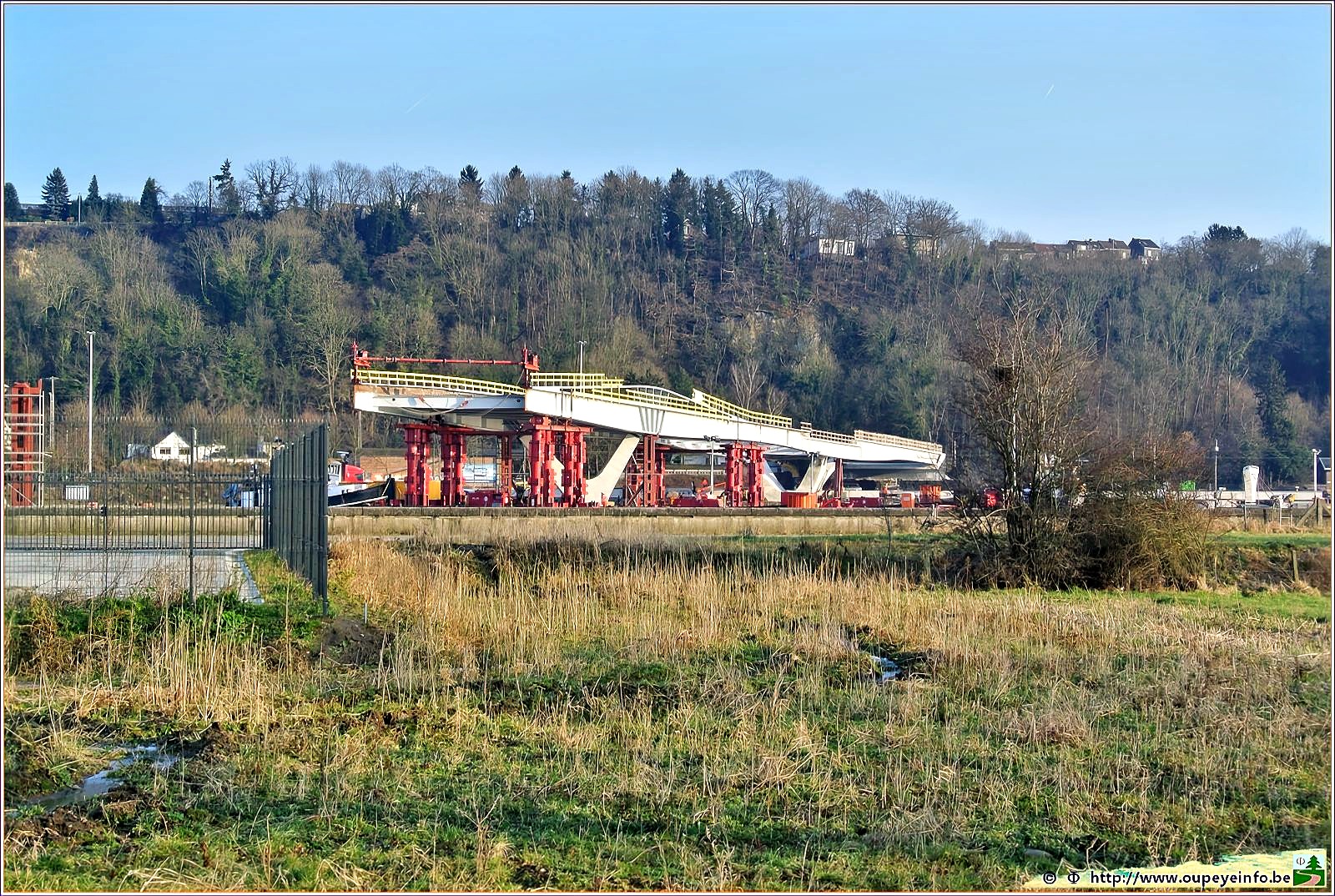 <font color="blue"><font size="+1"> Trilogiport - Hermalle-sous-Argenteau travaux construction pont Euregio</font></font>